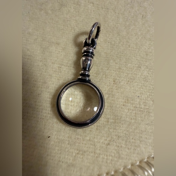 Retired Look for the Little Things charm - Picture 2 of 3